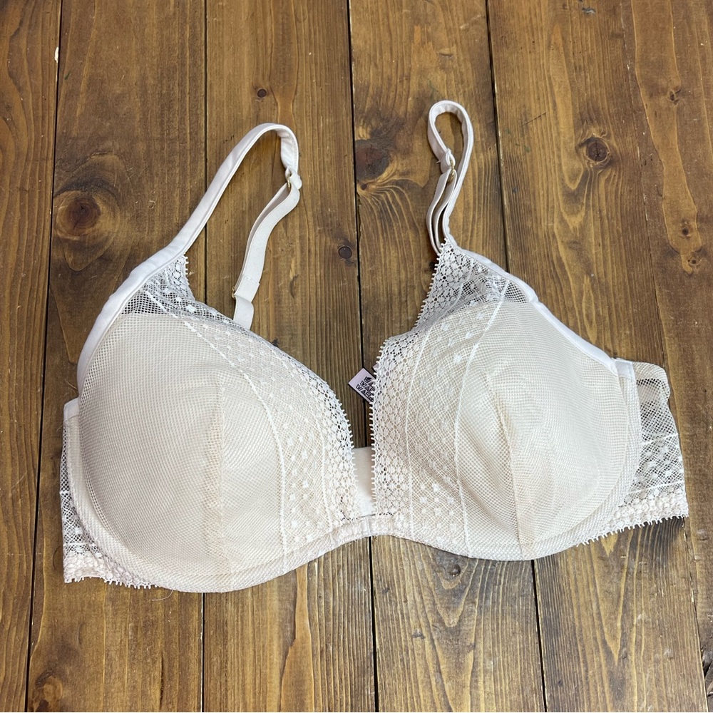 Victoria’s Secret size 34D incredible by Victoria’s Secret plunge bra pale tan